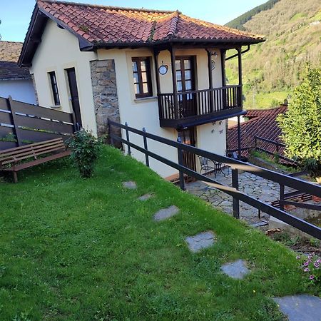 La Casina De Santulaya Villa Cangas De Narcea Exteriör bild