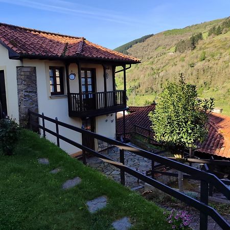 La Casina De Santulaya Villa Cangas De Narcea Exteriör bild