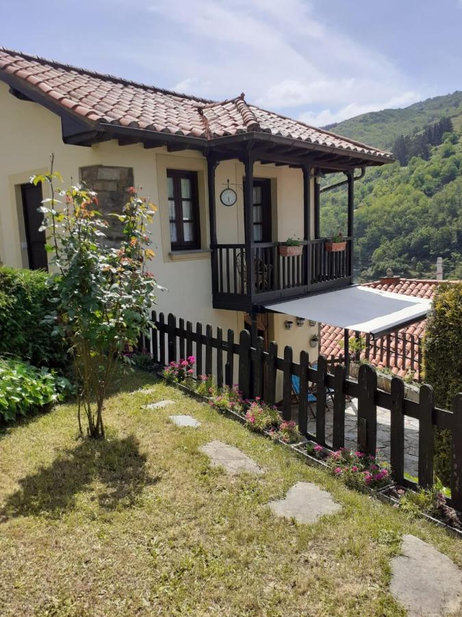 La Casina De Santulaya Villa Cangas De Narcea Exteriör bild