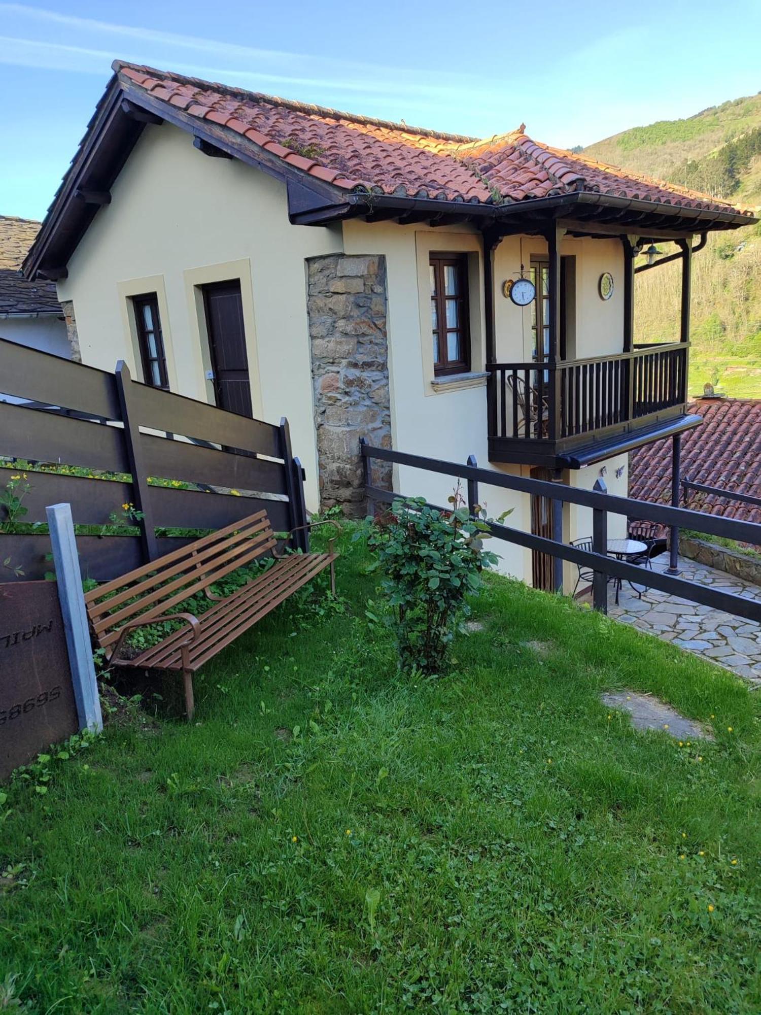 La Casina De Santulaya Villa Cangas De Narcea Exteriör bild