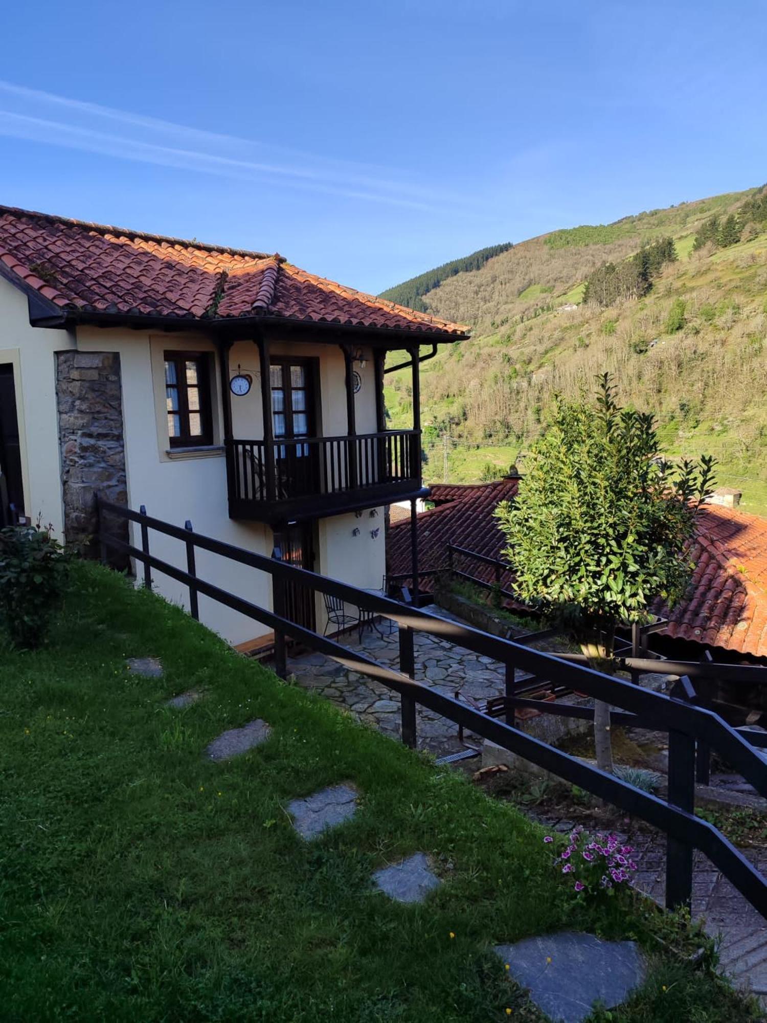 La Casina De Santulaya Villa Cangas De Narcea Exteriör bild